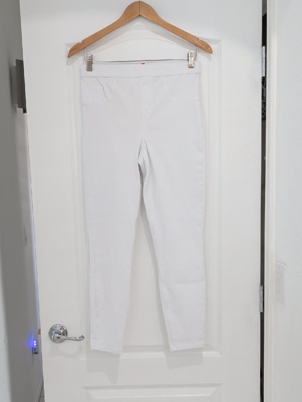 Like New SPANX Women's Classic White Pull On Jeans M Medium